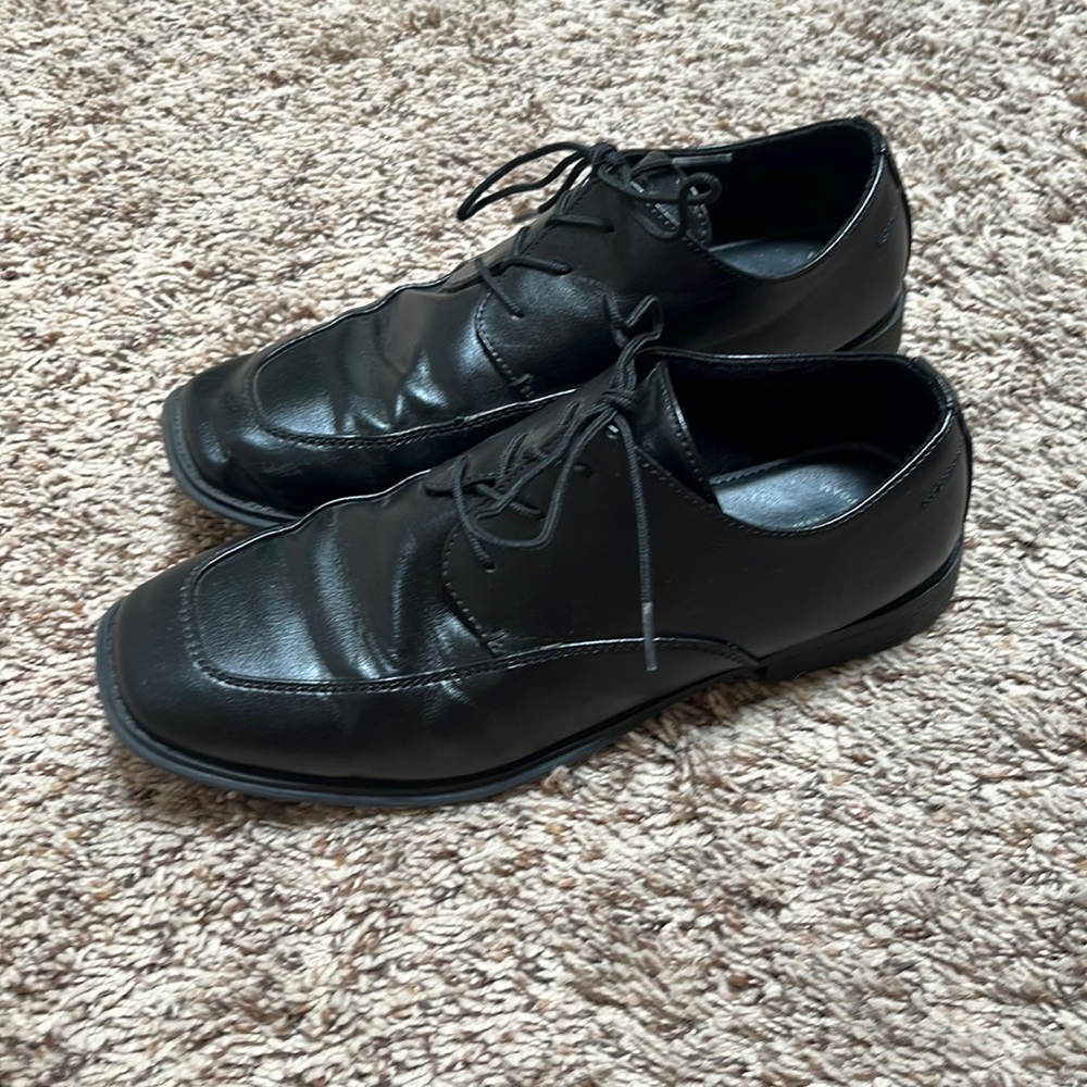 Boy’s size 6 black dress shoes